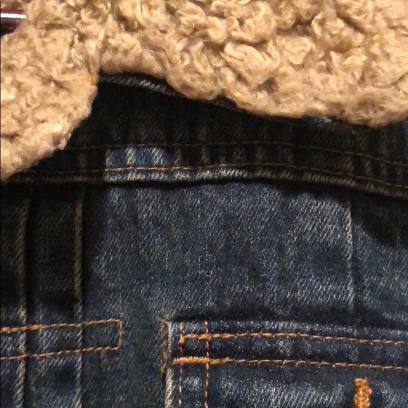 GAP Sherpa Lined Jean Jacket - Picture 3 of 3